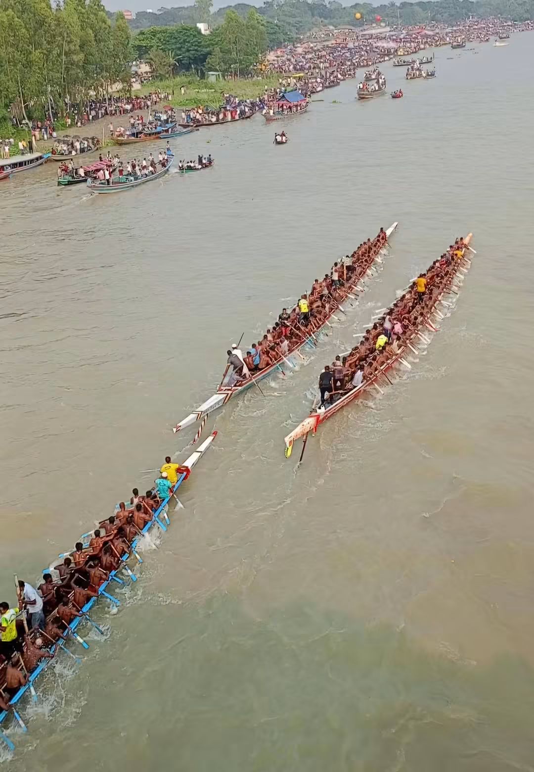 কালীগঙ্গায় নৌকাবাইচ: বৈঠার ছন্দে ছুটল ২২ নৌকা