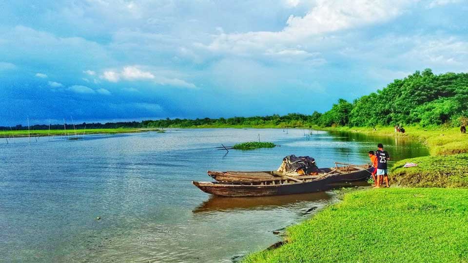 বর্ষায় নদীর রূপ: সৌন্দর্যের পাশাপাশি বাড়ে দুর্ভোগ