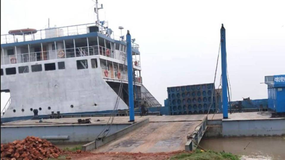 nazirganj-dhawapara-ferry-suspended.jpg