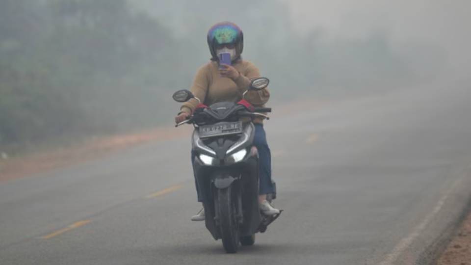 Indonesia_wildfire_fuelled_almost_300_homes.jpg